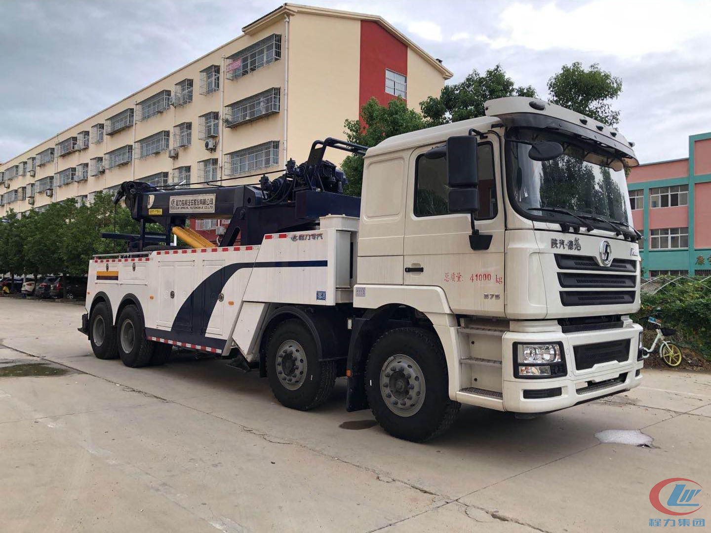 国六陕汽德龙前四后八拖吊疏散清障车