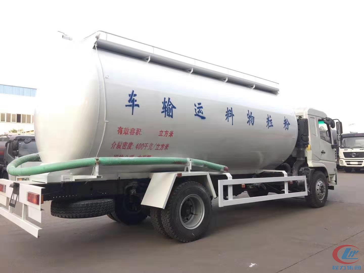 陕汽轩德X6粉粒物料车