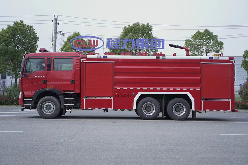 国六重汽豪沃后双桥水罐消防车